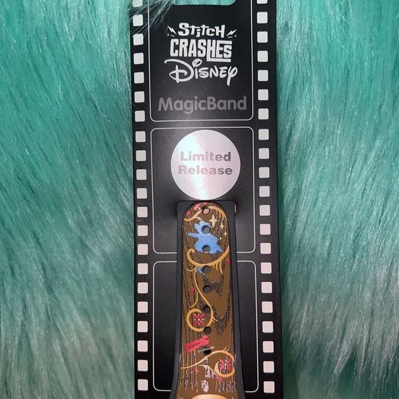 Stitch Crashes Pinocchio Magicband Unlinked - Picture 3 of 5